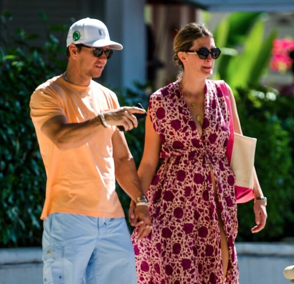 Mark Wahlberg et sa femme Rhea Durham en vacances à La Barbade le 27 décembre 2018.