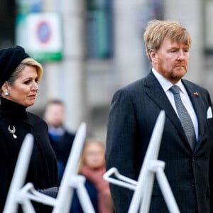 Le roi Willem Alexander et la reine Maxima des Pays-Bas lors de la cérémonie de commémoration pour les victimes de la Seconde Guerre Mondiale sur la place du Dam à Amsterdam, le 4 mai 2021.