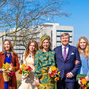 Le roi Willem-Alexander et la reine Maxima des Pays-Bas avec leurs filles la princesse Alexia des Pays-Bas, la princesse Ariane des Pays-Bas et la princesse Catharina-Amalia des Pays-Bas - La famille royale des Pays-bas réunie à Eindhoven à l'occasion de la fête du Roi (Koningsdag), anniversaire du roi (54 ans), le 27 avril 2021.