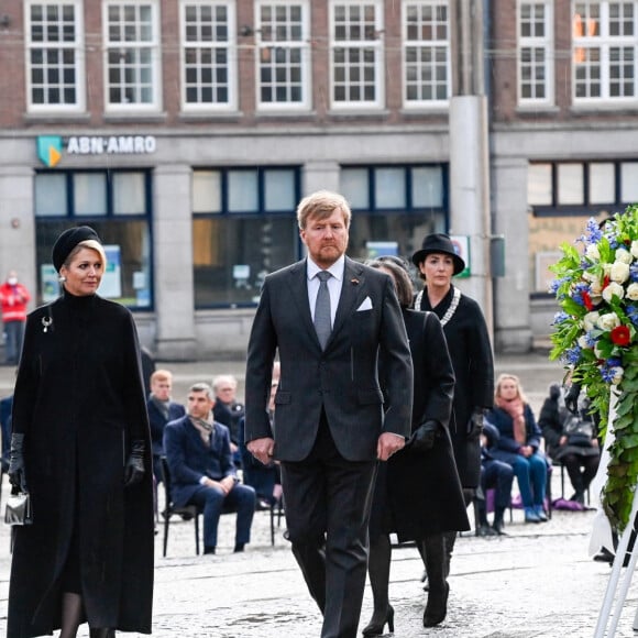 Le roi Willem Alexander et la reine Maxima des Pays-Bas lors de la cérémonie de commémoration pour les victimes de la Seconde Guerre Mondiale sur la place du Dam à Amsterdam, le 4 mai 2021.