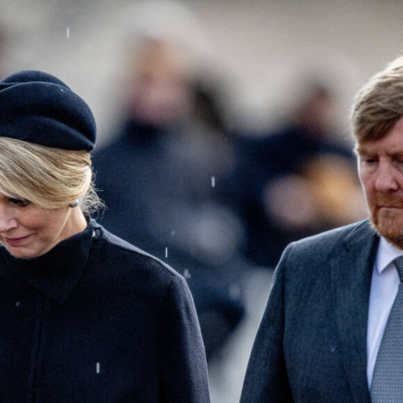 Le roi Willem Alexander et la reine Maxima des Pays-Bas lors de la cérémonie de commémoration pour les victimes de la Seconde Guerre Mondiale sur la place du Dam à Amsterdam, le 4 mai 2021.