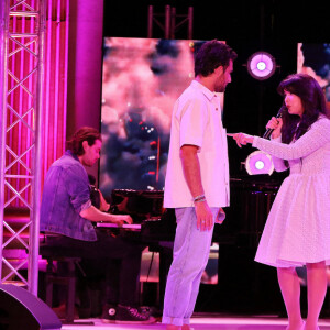 Amir Haddad et Indila à l'enregistrement des performances artistiques au flux streaming de la Journée des Assises de la Parité 2021, dans la grande salle des fêtes de la Mairie de Paris. Le 5 mai 2021.