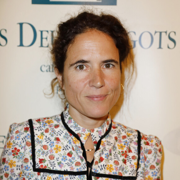 Mazarine Pingeot dédicace son dernier roman "Se Taire" aux Deux Magots à Paris. © Marc Ausset-Lacroix/Bestimage