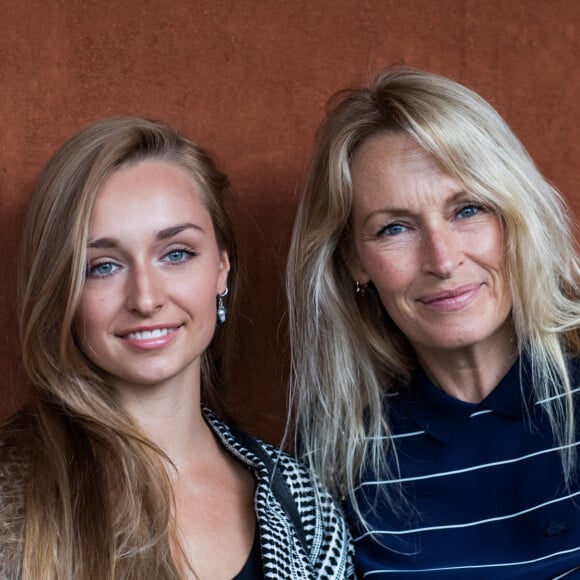 Estelle Lefebure et sa fille Emma Smet - People au village des Internationaux de Tennis de Roland Garros à Paris, le 6 juin 2018. © Cyril Moreau/Bestimage 