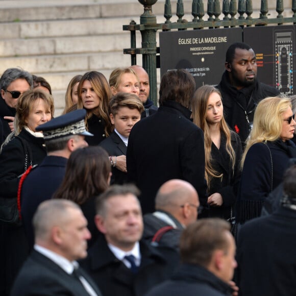 Nathalie Baye, Alexandra Pastor, Cameron, Emma smet, Sylvie Vartan, Jean-Jacques Debout, David Hallyday, Laura Smet - Sorties de l'église de la Madeleine après les obsèques de Johnny Hallyday à Paris le 9 décembre 2017. © Veeren / Bestimage