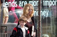 Lisa Kudrow publie une rare photo de son fils Julian, charmant jeune homme de 24 ans