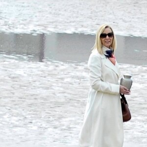 Lisa Kudrow sur le tournage de "Blackpool Beach" à Blackpool, le 1er mai 2019. 