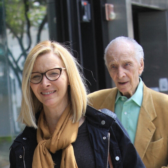 Lisa Kudrow et son père Lee vont déjeuner à Los Angeles, le 20 mars 2019. 