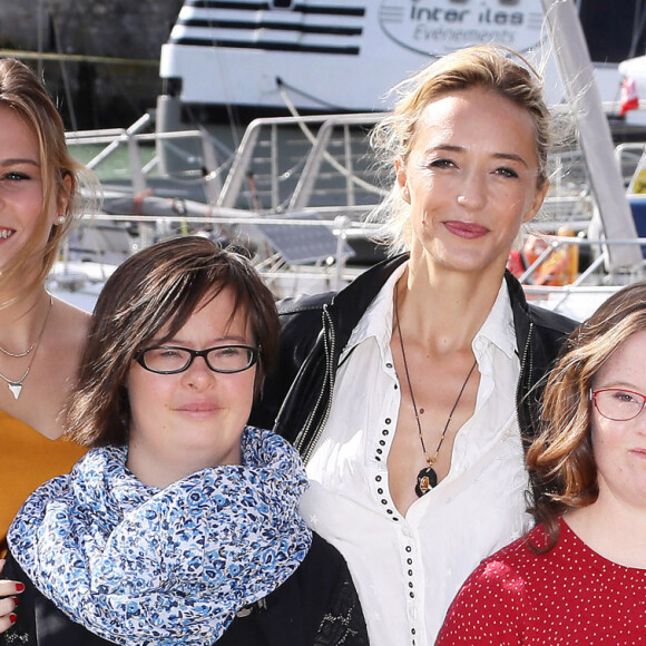 Bruno Salomone, Hélène de Fougerolles, Marie Dal Zotto, Clémence Joneau et Maira Schmitt - Photocall du téléfilm "Mention Particulière" lors de la 19e édition du Festival de la Fiction TV de la Rochelle. Le 14 septembre 2017. © Patrick Bernard/Bestimage