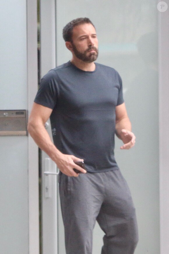 Exclusif - Ben Affleck devant son bureau à Brentwood, Los Angeles, le 14 juillet 2020.
