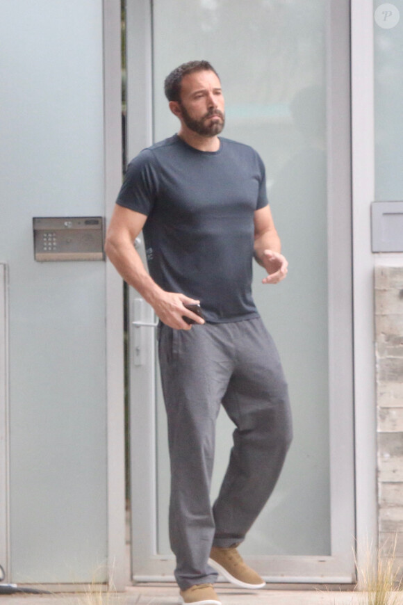 Exclusif - Ben Affleck devant son bureau à Brentwood, Los Angeles, le 14 juillet 2020.