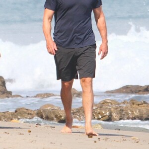 Matt Damon et sa femme L. Barroso profitent de la plage à Malibu avec des amis à Los Angeles pendant l'épidémie de coronavirus (Covid-19), le 18 août 2020 