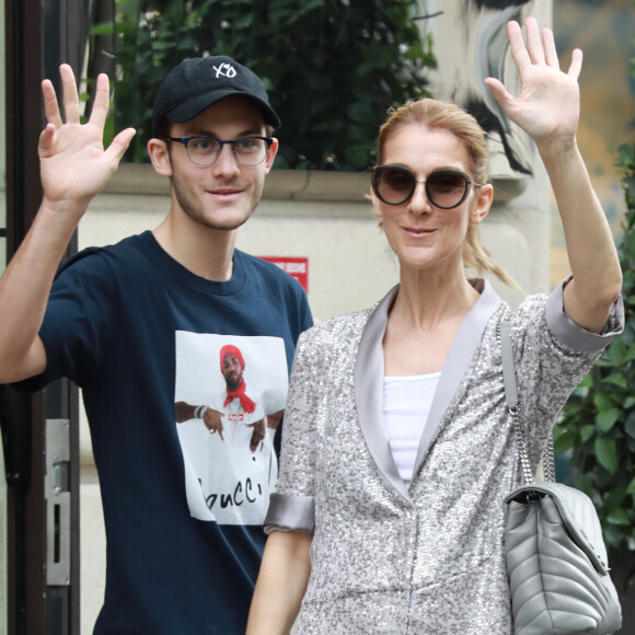 Céline Dion et son fils René-Charles quittent l'hôtel Royal Monceau et se rendent chez Louis Vuitton sur les Champs-Elysées à Paris 