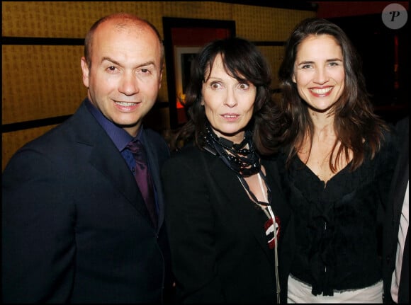 Thierry Klemeniuk, Chantal Lauby et Karine Lazard à l'after show de la pière "Regarde moi" en 2006 à Paris.
