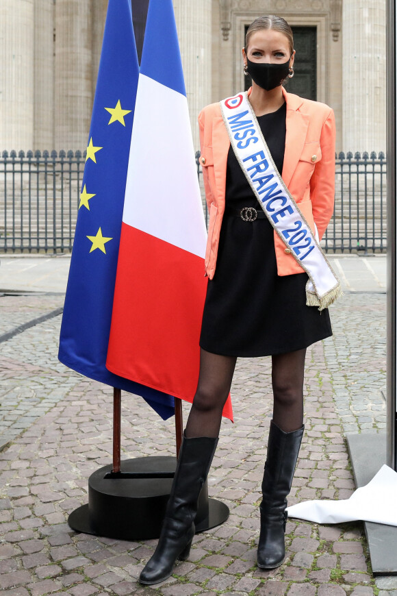 Amandine Petit lors de l'inauguration de l'exposition "109 Mariannes", devant le Panthéon, à Paris, France © Stéphane Lemouton/Bestimage