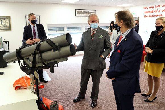 Le prince Charles visite le siège de BCB International, un fournisseur d'équipements de protection, médicaux et de défense, à Cardiff. Le 14 mai 2021.