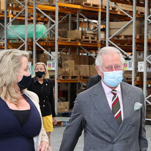 Le prince Charles visite le siège de BCB International, un fournisseur d'équipements de protection, médicaux et de défense, à Cardiff. Le 14 mai 2021.