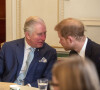 Interrogé sur les propos de son fils Harry, le prince Charles a préféré ignorer la question d'un journaliste lors d'une visite officielle.