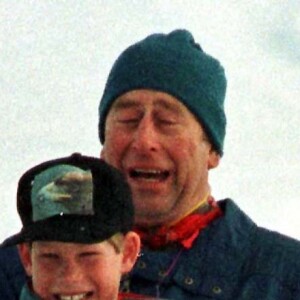 Le prince Charles et son fils Harry en 1997.