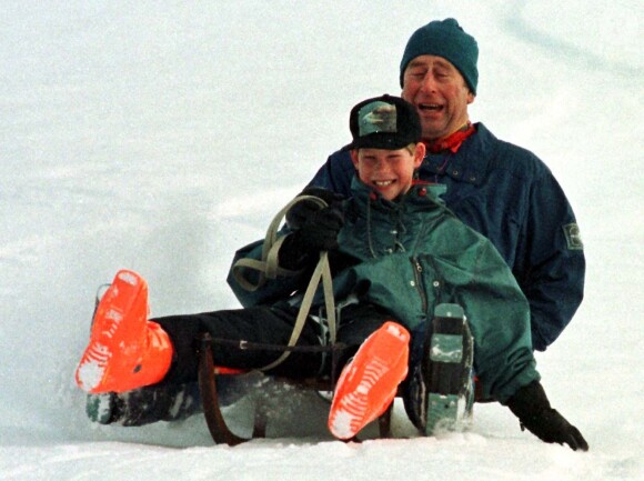Le prince Charles et son fils Harry en 1997.