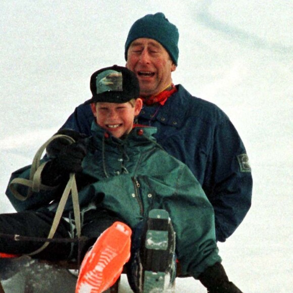 Le prince Charles et son fils Harry en 1997.