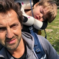 Frédéric Diefenthal, papa aux anges : adorable photo avec son fils, week-end à la plage