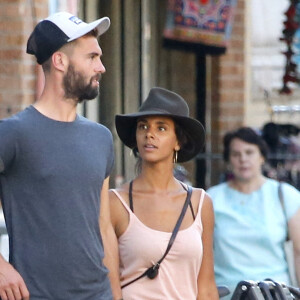 Semi-Exclusif - Benoît Paire et sa compagne Shy'm se promènent dans les rues de Brooklyn à New York, le 23 août 2016.