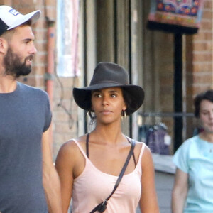 Semi-Exclusif - Benoît Paire et sa compagne Shy'm se promènent dans les rues de Brooklyn à New York, le 23 août 2016.