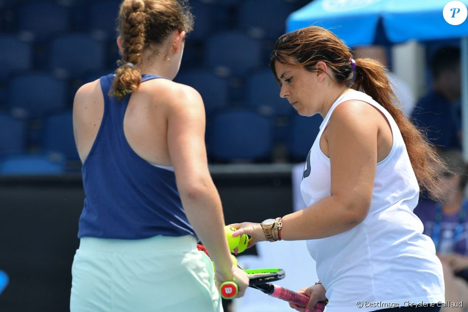 La lettonne Jelena Ostapenko et sa coach Marion Bartoli lors d'un entraînement à l'Open d'Australie de tennis à Melbourne, Australie, le 21 janvier 2020. © Chryslene Caillaud/Panoramic/Bestimage