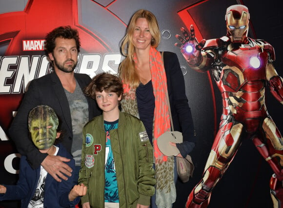 Frédéric Diefenthal avec son fils Gabriel (qu'il a eu avec Gwendoline Hamon dont il est séparé) et sa compagne - Vernissage de l'exposition"Marvel Avengers S.T.A.T.I.O.N." à La Défense le 3 mai 2016. © Veeren/Bestimage