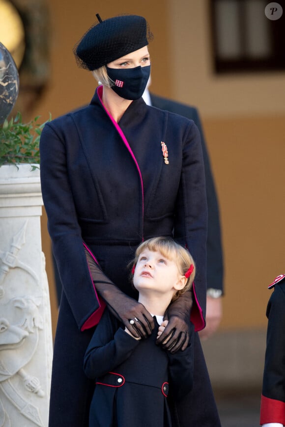 La princesse Charlene de Monaco, la princesse Gabriella de Monaco - Remise de médaille dans la cours du Palais de Monaco. Le 19 novembre 2020. © David Nivière / Pool / Bestimage