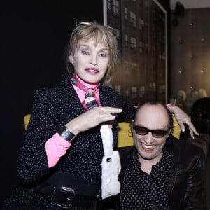 Exclusif - Arielle Dombasle et Nicolas Ker sur le tournage de l'émission "L'instant de Luxe" pour la chaîne "Non Stop People" à Paris le 13 février 2020. © Cédric Perrin/Bestimage