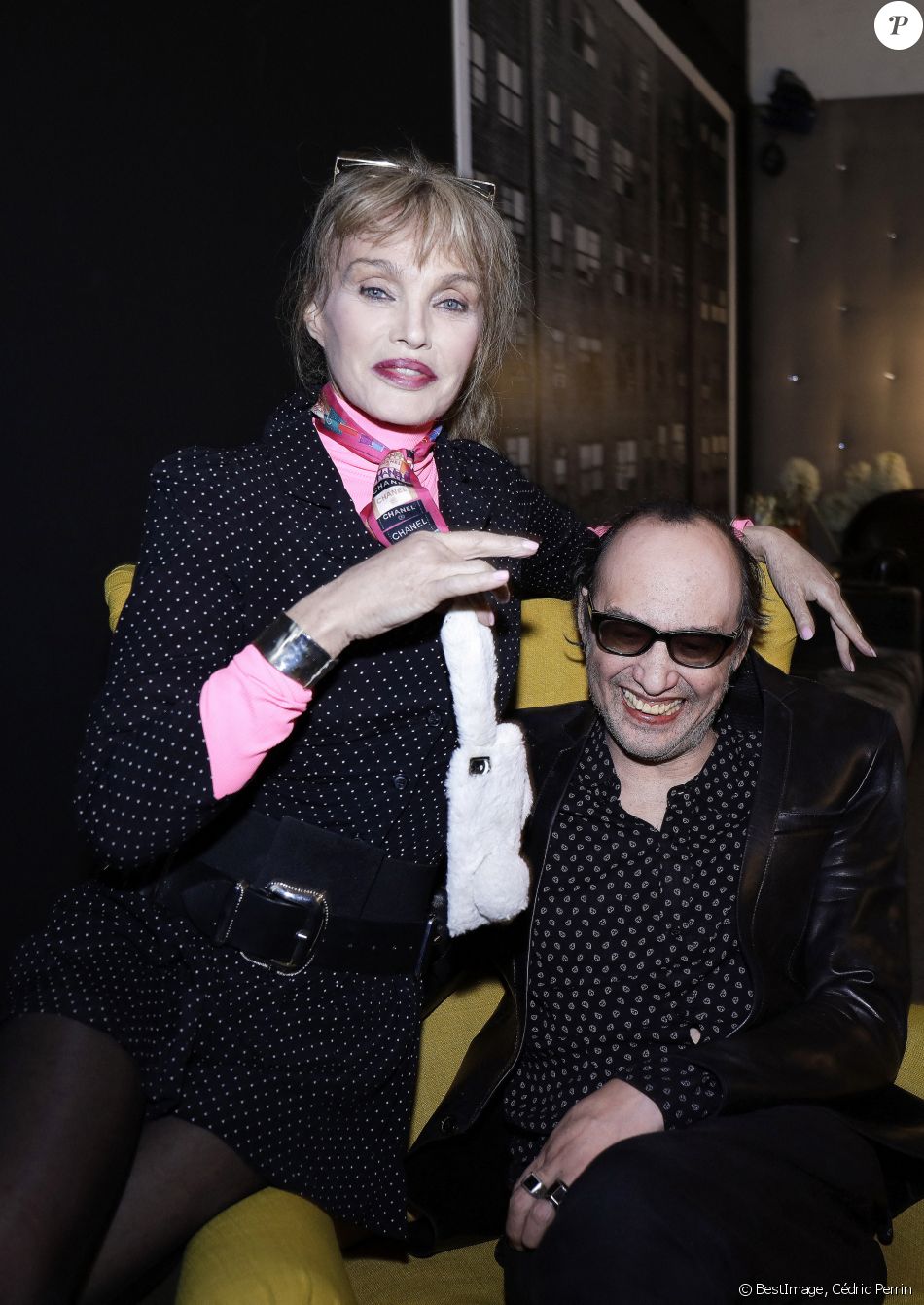 Exclusif - Arielle Dombasle et Nicolas Ker sur le tournage de l'émission "L'instant de Luxe" pour la chaîne "Non Stop People" à Paris le 13 février 2020. © Cédric Perrin/Bestimage