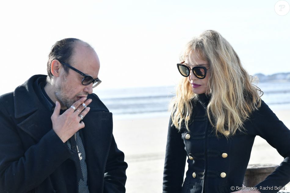 Nicolas Ker, Arielle Dombasle - Photocall du film "A deux heures de Paris" lors de la 5ème édition du Festival du cinéma de La Baule le 8 novembre 2018. © Rachid Bellak/Bestimage