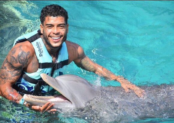 MC Kevin et un dauphin sur Instagram. Le 2 mai 2021.