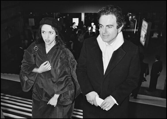 Guy Béart et son ex-femme Geneviève Galéa à Paris en 1975.