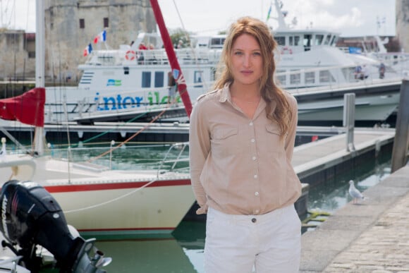 Julia Piaton (fille de Charlotte de Turckheim) - Photocall de "le secret d'Elise" dans le cadre du 17ème festival de fiction TV de La Rochelle sur le Vieux Port à La Rochelle le 11 septembre 2015