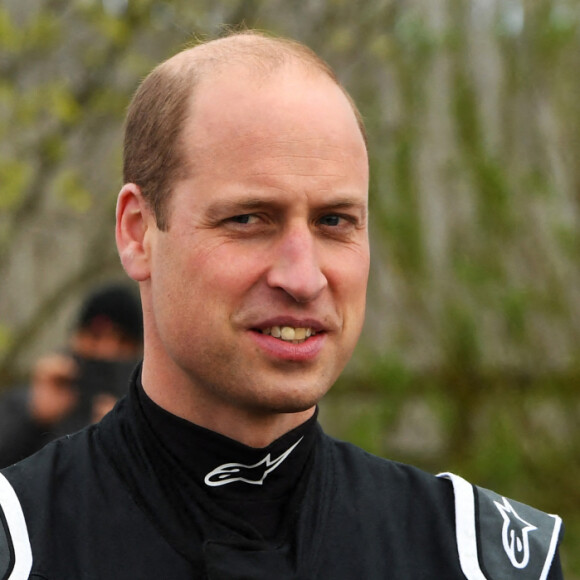 Le prince William, duc de Cambridge teste le véhicule électrique Extreme E Odyssey 21 lors de sa visite sur le circuit de course de Knockhill à Fife en Ecosse le 22 mai 2021.