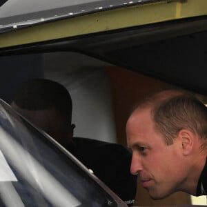 Le prince William, duc de Cambridge teste le véhicule électrique Extreme E Odyssey 21 lors de sa visite sur le circuit de course de Knockhill à Fife en Ecosse le 22 mai 2021.