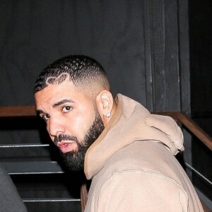 Exclusif - Drake quitte le restaurant "Craig's" par une porte dérobée à Los Angeles, le 20 mai 2021.