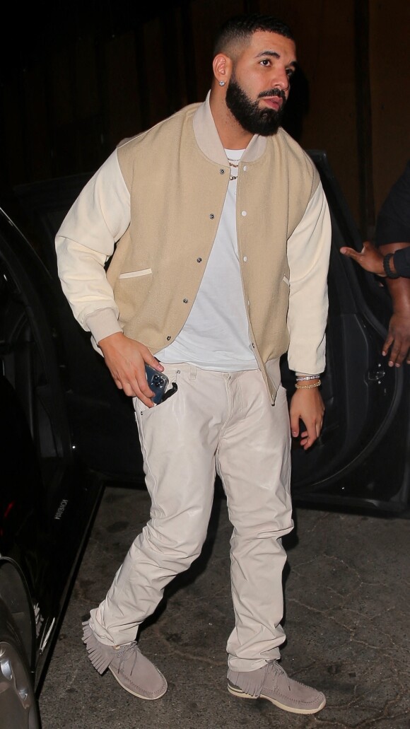 Drake arrive au restaurant Craig's après la cérémonie des MTV Movie & TV Awards à Los Angeles, le 16 mai 2021.