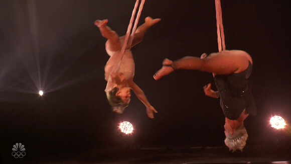 Pink et sa fille Willow Sage Hart ont livré une performance aérienne très poétique sur la scène des Billboard Music Awards, le 23 mai 2021.