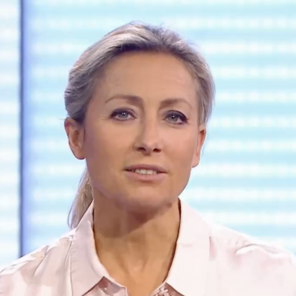 Anne-Sophie Lapix décontenancée par un problème technique en plein journal télévisé sur France 2.