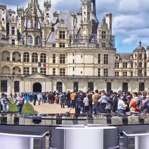 Anne-Sophie Lapix décontenancée par un problème technique en plein journal télévisé sur France 2.