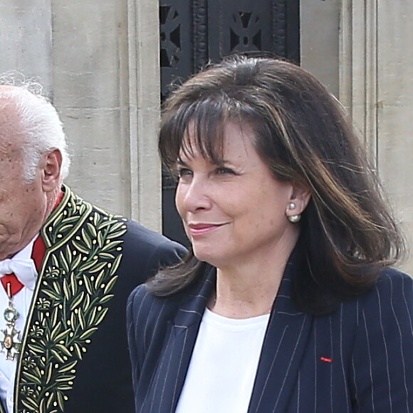 Pierre Nora et sa compagne Anne Sinclair - Obsèques de Alain Decaux au cimetière du Père Lachaise à Paris. Le 4 avril 2016