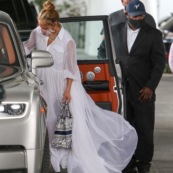 Jennifer Lopez et Alex Rodriguez fêtent la pré Saint-Valentin au Modern Miami Luxury Hotel. Le 10 février 2021.