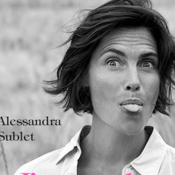 Alessandra Sublet sort sa première autobiographie "J'emmerde Cendrillon"