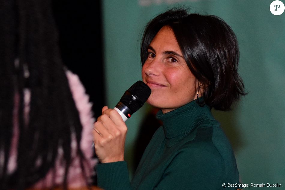 Alessandra Sublet prend la parole autour de la table ronde 'Elles ont osé' pendant le festival 'Lyon Gagne Avec Ses Femmes' dont elle est la marraine, le 14 novembre 2019. © Romain Ducelin / Bestimage