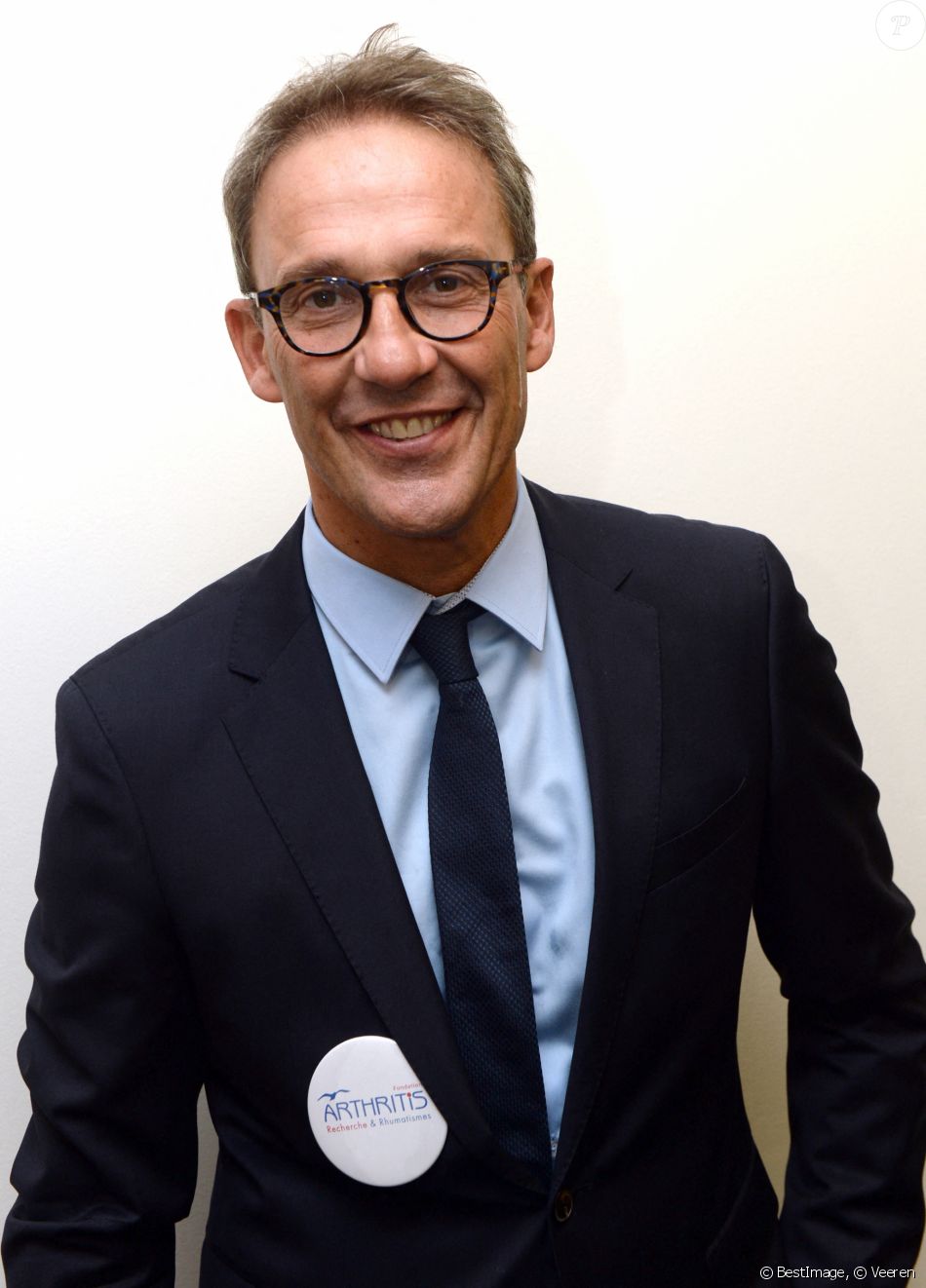 Julien Courbet lors de la 14ème édition du Charity Day dans la salle des marchés de la société de courtage Aure BGC au profit des 7 associations participantes à Paris. © Veeren/Bestimage