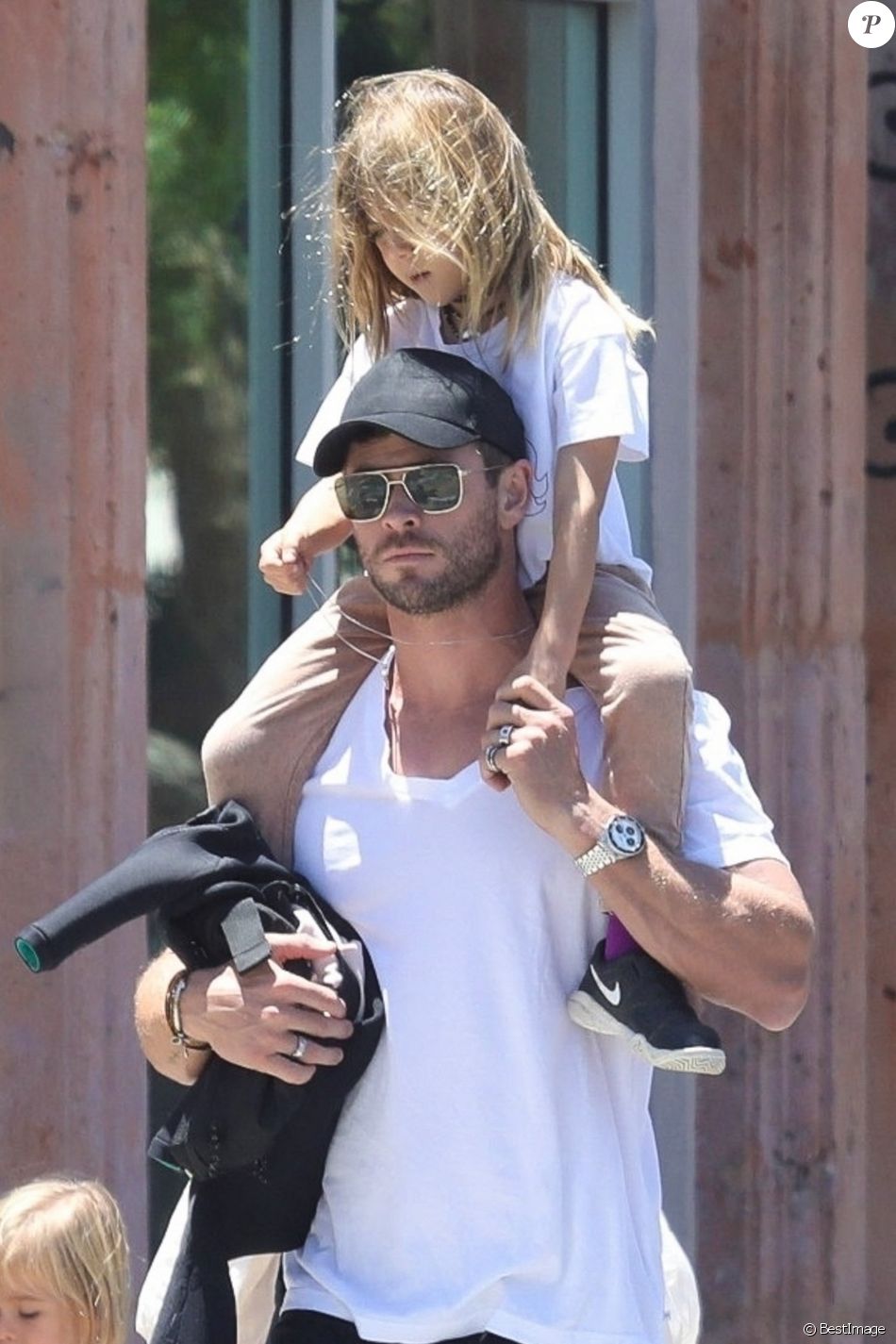 Chris Hemsworth et sa femme Elsa Pataky sont allés déjeuner en famille au restaurant Ollo à Malibu, Los Angeles